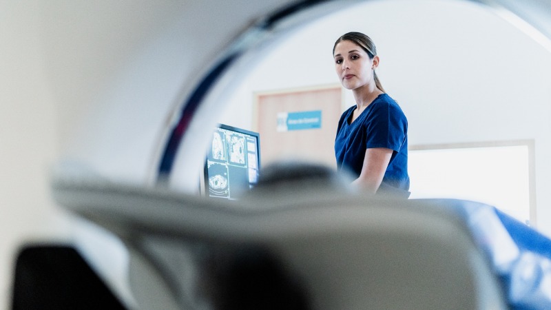 verpleegster MRI-scanner